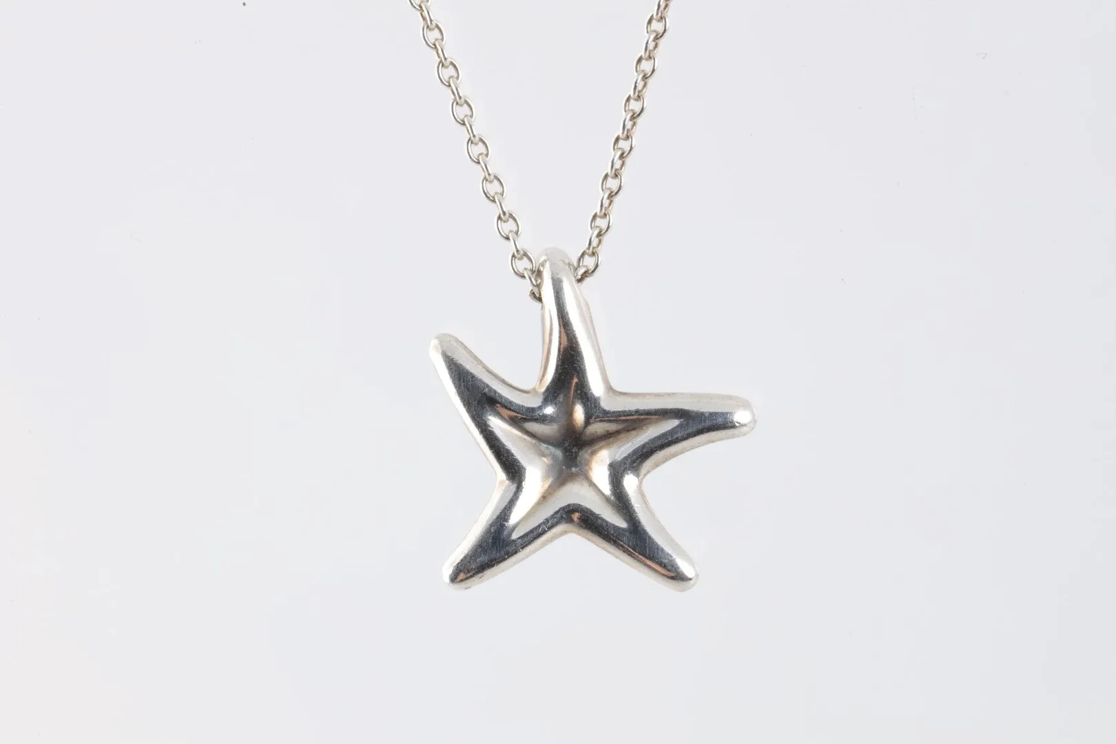 16" Tiffany & Co. 925 Silver Elsa Peretti Starfish Pendant Necklace (3.32g.)