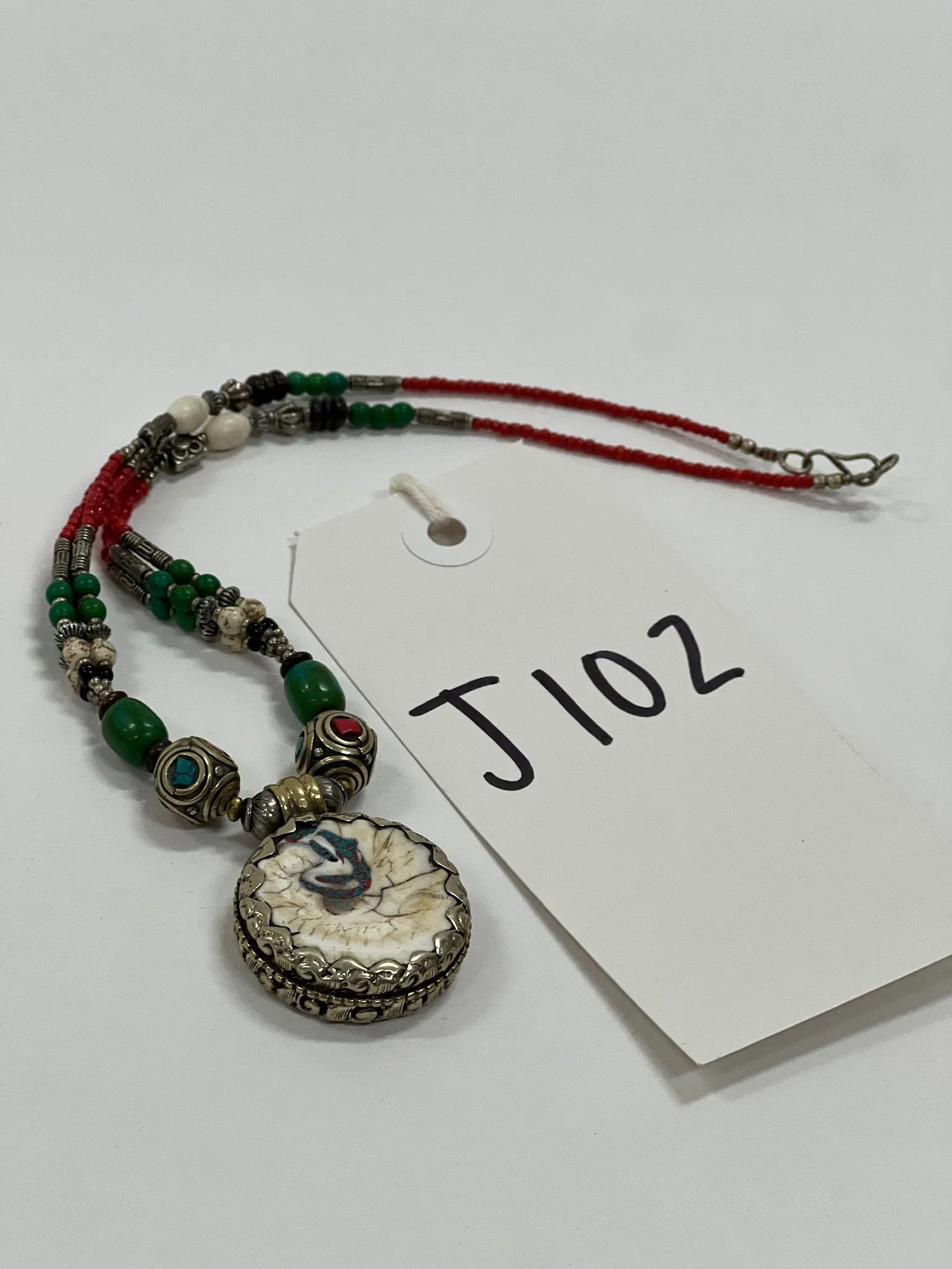 J102 Tibetan Inspired Sm. Bone Pendant Necklace Green