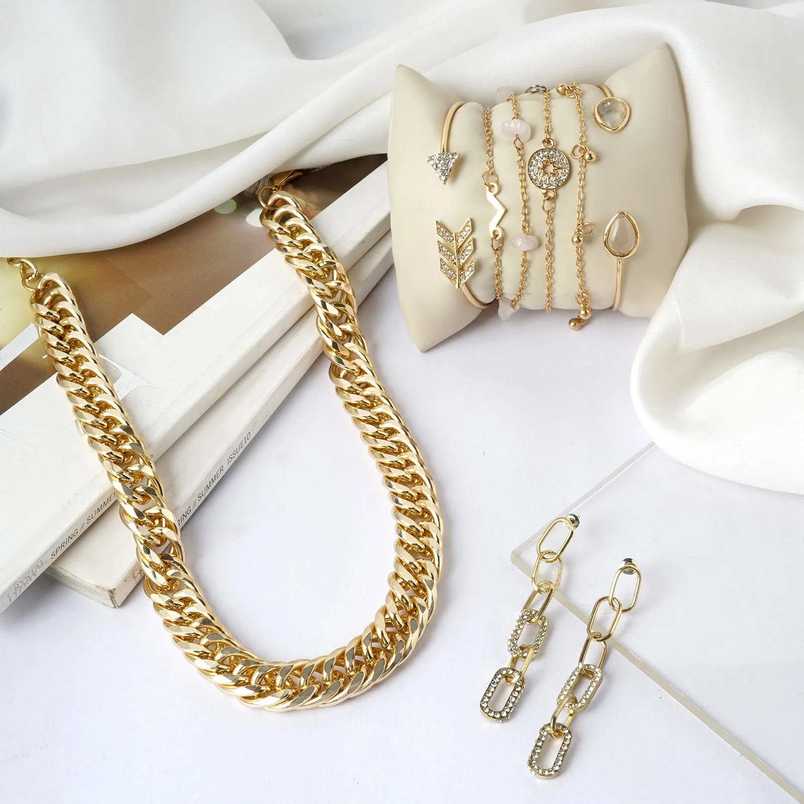 Linking In Jewelry Set